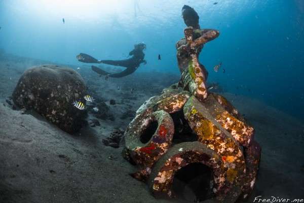 Подводные статуи в Амеде
